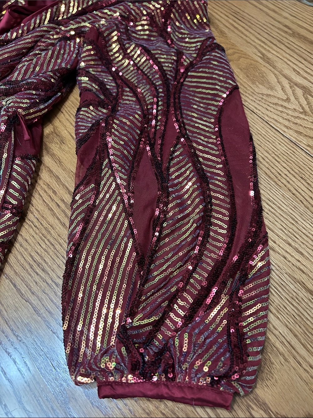 Fashion Nova Burgundy & Gold Sequin Wrap Romper Size XL NWOT - Picture 5 of 8